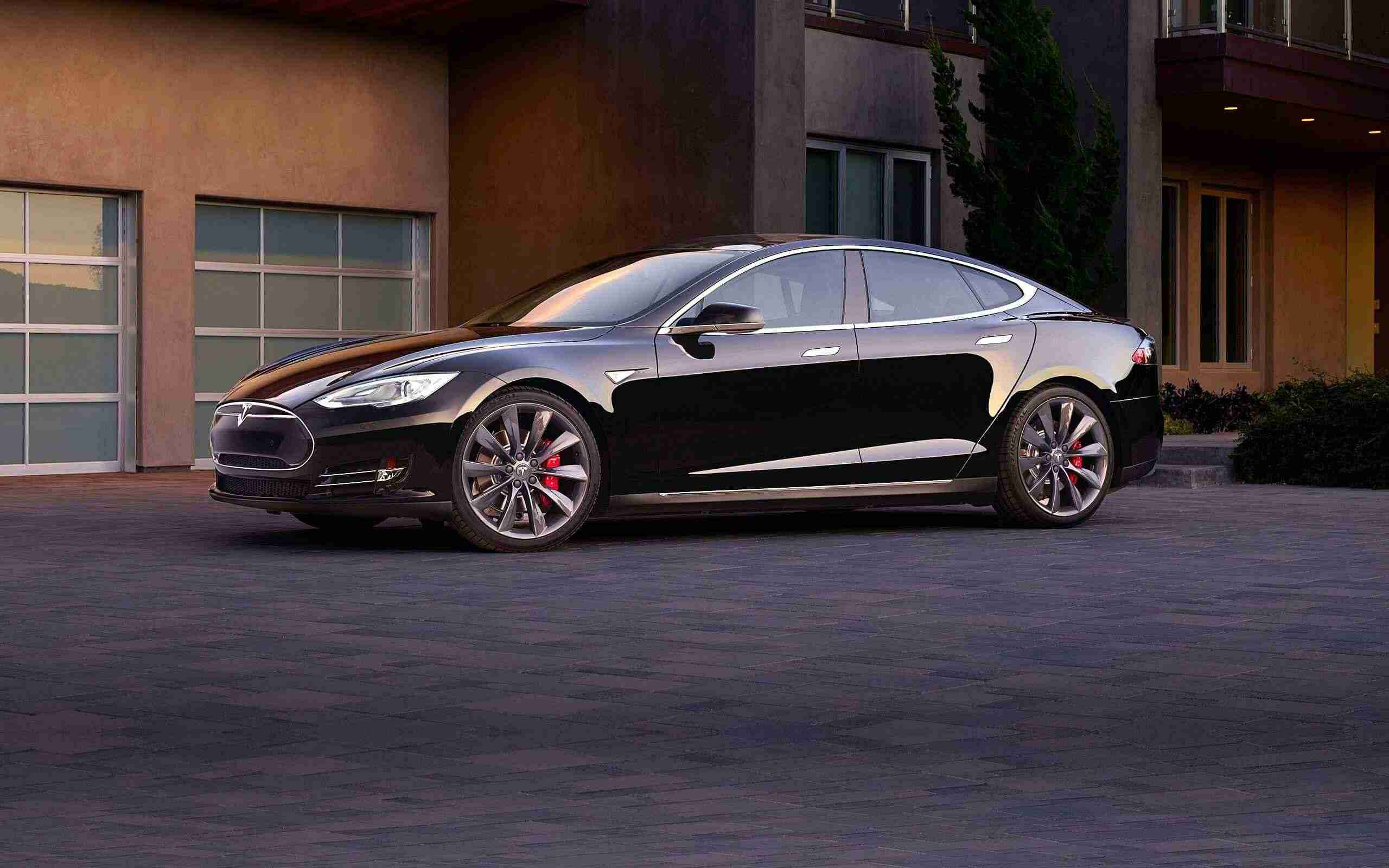 Read more about the article Tesla Model S: Top Secret Car Collector’s Garage
